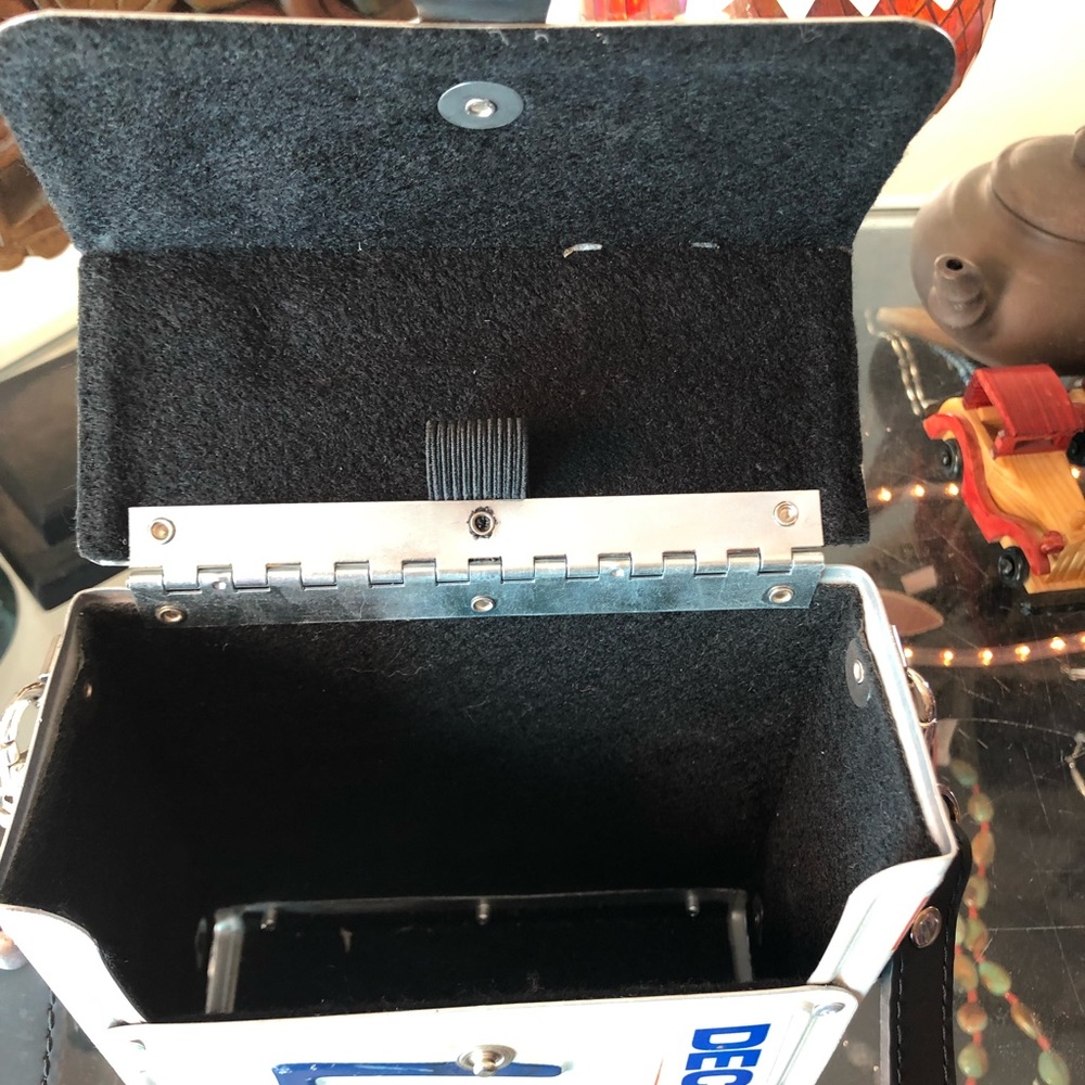 Sale 🥳🥳 Cali Liscense Plate Purse - Picture 4 of 5